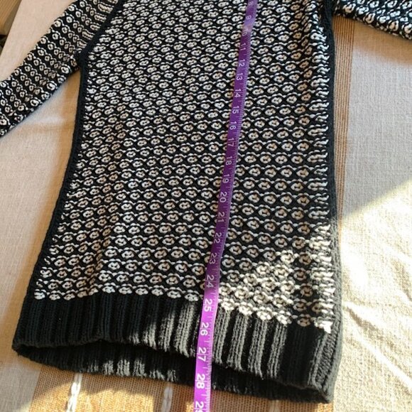 Worthington Black and White Long Chunky Crewneck Sweater - Size Medium - Picture 5 of 8